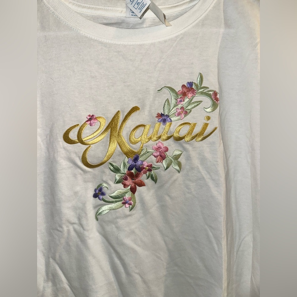 NWT Women’s Size XL‎ Hawaii Kauai Embroidered Flowers White Short Sleeve T-Shirt - Picture 2 of 7